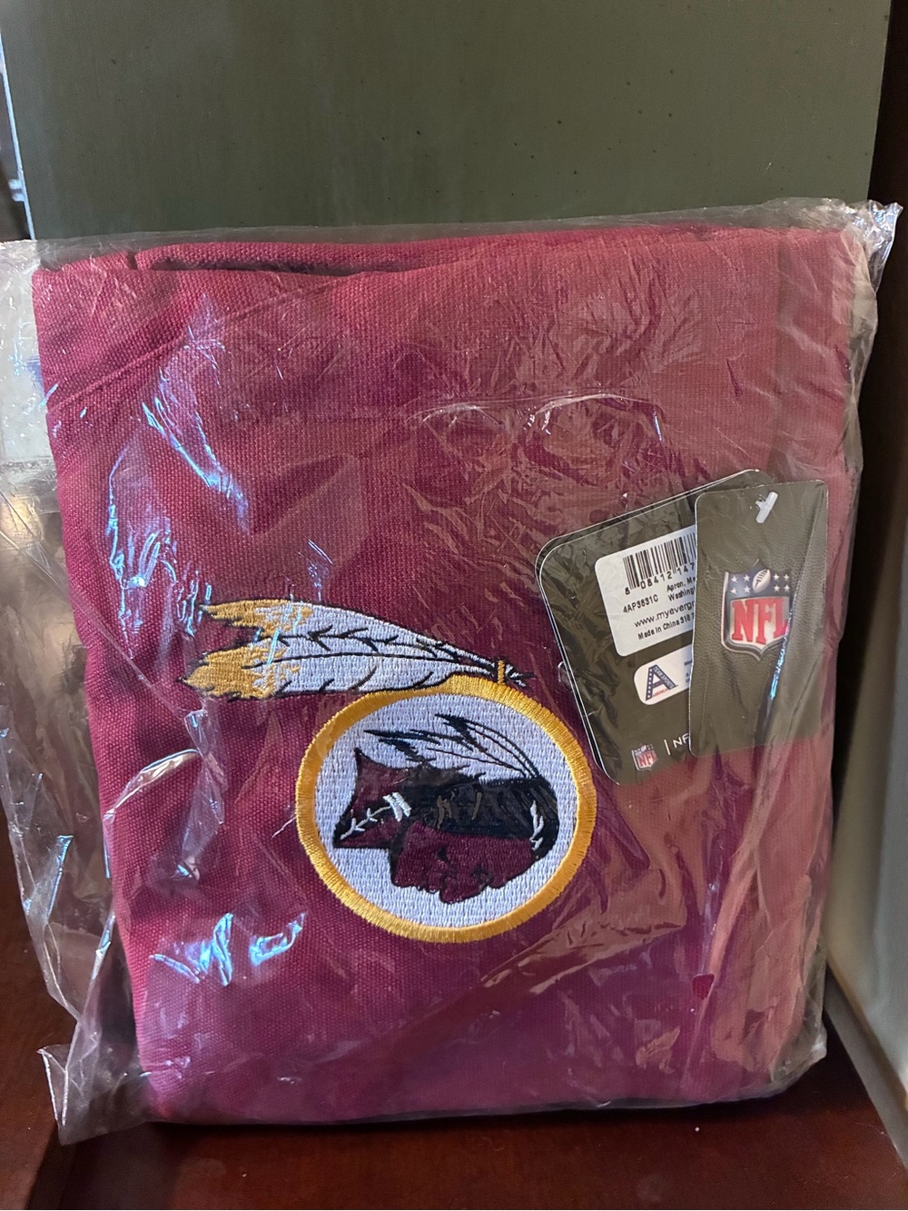 NFL Washington Redskins Officially Liscenced Men’s Apron, New in Packaging